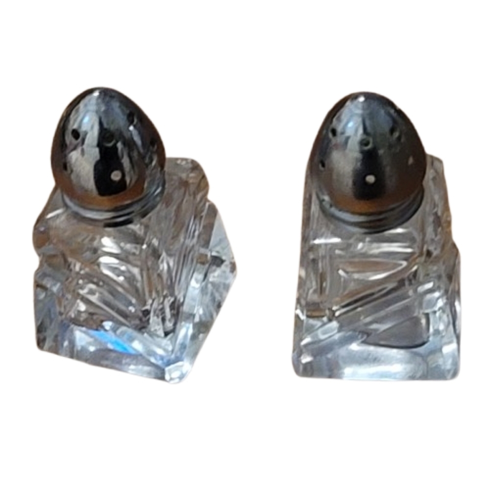 Vintage Silver Dome Accents with Polished Finish salt and pepper shakers tint